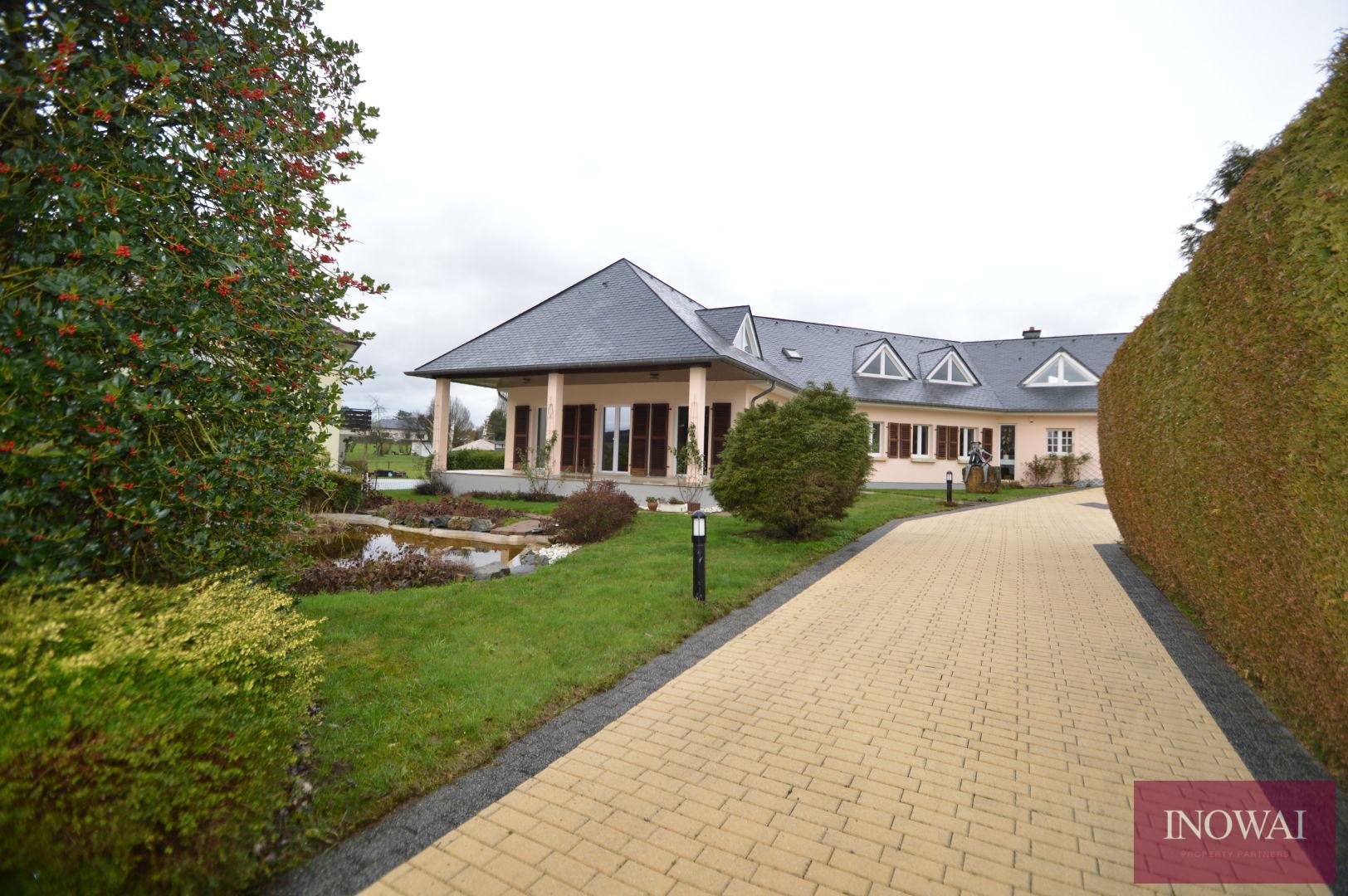 Maison 6 chambres sise sur un terrain 43,25 ares